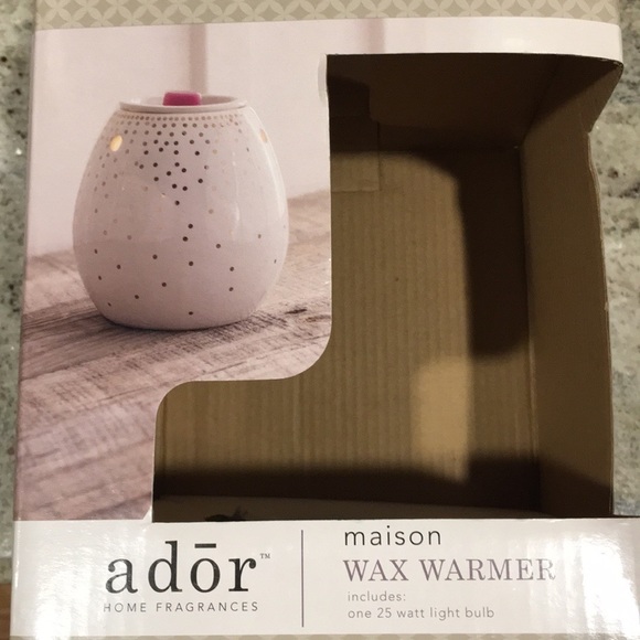 Sold…..2 Wax Warmers with 4 waxes bundle - Picture 7 of 7